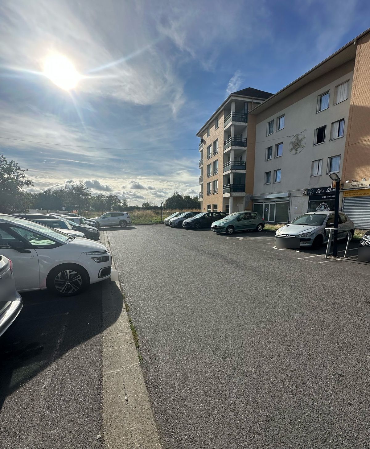 Le parking situé devant le cabinet
